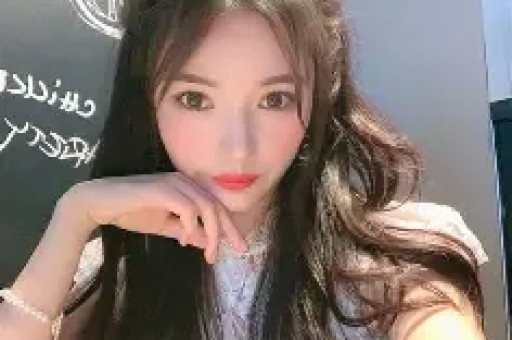 韩红“走个面儿”翻车后关闭评论区她很有可能抑郁症复发！更有可能变成又一个“冯小刚”！