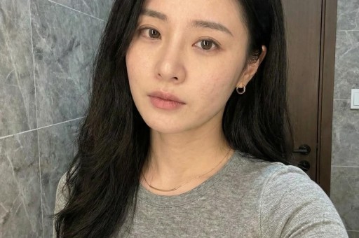 韩红口碑翻车后那个被她当众戳穿的造假歌手终于撕开了十二年前那场真人秀的遮羞布