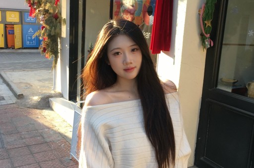大湾区晚会引发争议！徐小凤疑似假唱曾是经典歌曲天后！